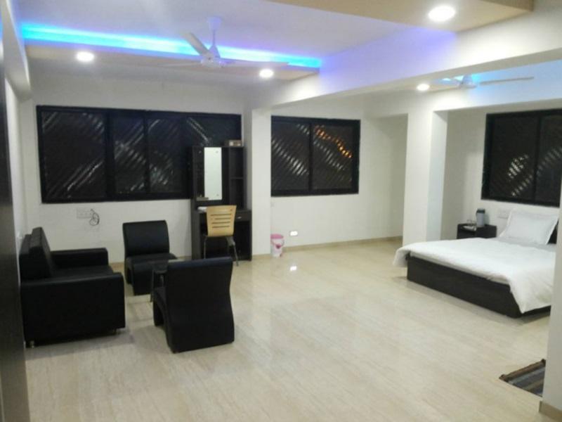 Hotel Rajdeep Inn Ахмедабад Екстер'єр фото